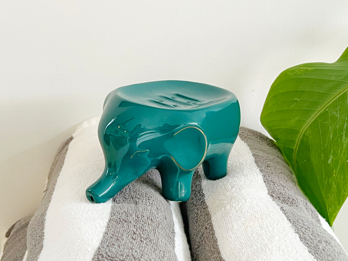 Ellie Elephant Self-Draining Soap Dish - Premium Soap Dish from PIQUE NIQUE - Discover natural formulations for bath and body at www.piqueniquesg.com.